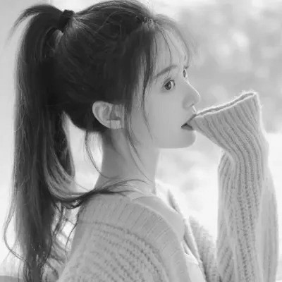 黑白气质女头像高清图片