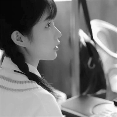 黑白气质女头像高清图片