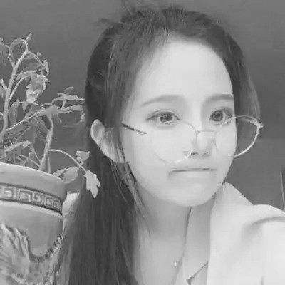 黑白气质女头像高清图片