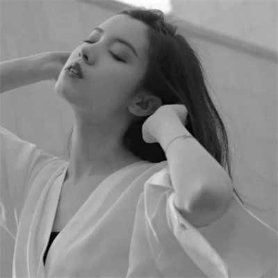 黑白气质女头像高清图片