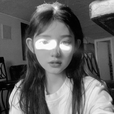 黑白气质女头像高清图片