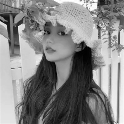 黑白气质女头像高清图片
