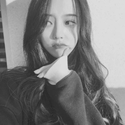 黑白气质女头像高清图片