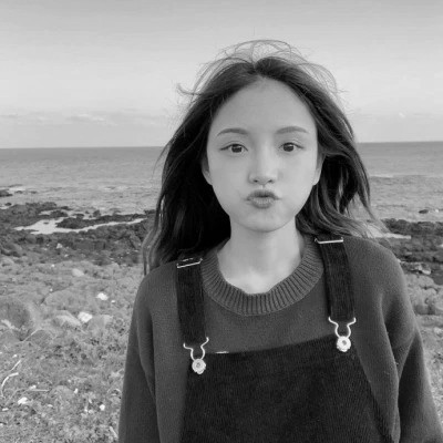 黑白气质女头像高清图片