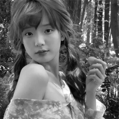 头像治愈系女生森系黑白唯美图片