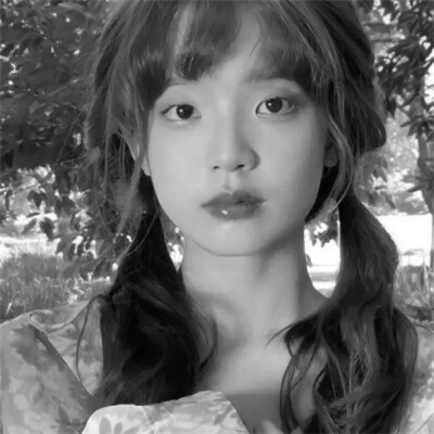 头像治愈系女生森系黑白唯美图片