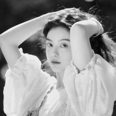 头像治愈系女生森系黑白唯美图片