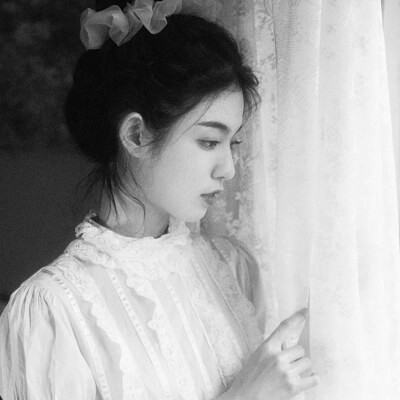 头像治愈系女生森系黑白唯美图片
