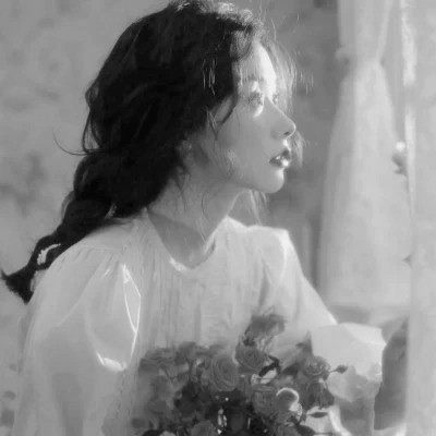 头像治愈系女生森系黑白唯美图片