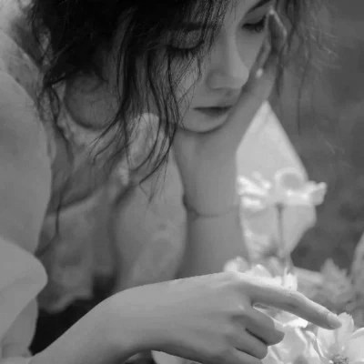 头像治愈系女生森系黑白唯美图片