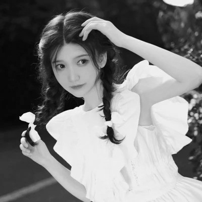 头像治愈系女生森系黑白唯美图片