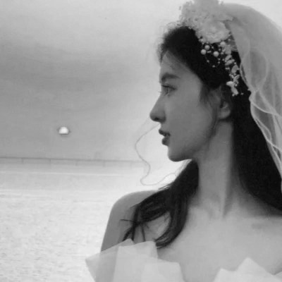头像治愈系女生森系黑白唯美图片