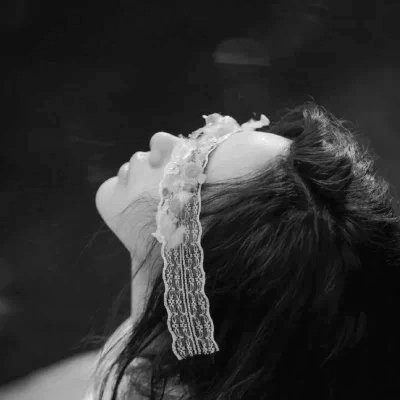 头像治愈系女生森系黑白唯美图片