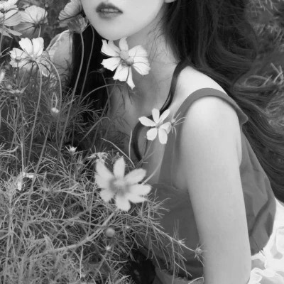 头像治愈系女生森系黑白唯美图片
