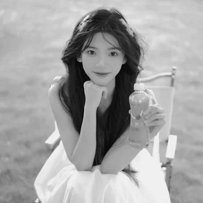 头像治愈系女生森系黑白唯美图片
