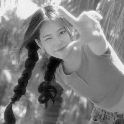 头像治愈系女生森系黑白唯美图片