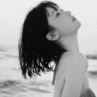 头像治愈系女生森系黑白唯美图片