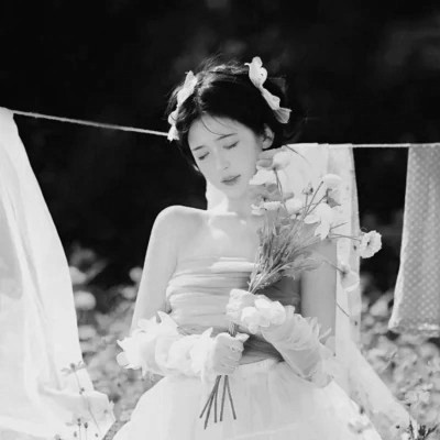 头像治愈系女生森系黑白唯美图片