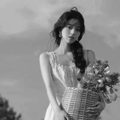 头像治愈系女生森系黑白唯美图片
