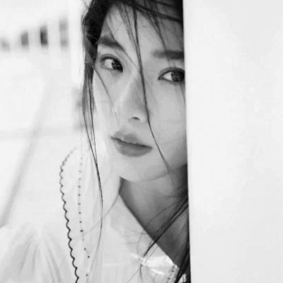 头像治愈系女生森系黑白唯美图片