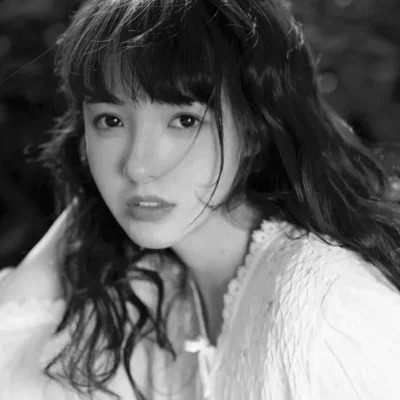 头像治愈系女生森系黑白唯美图片