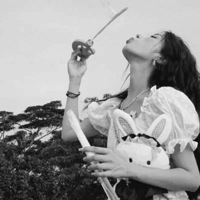头像治愈系女生森系黑白唯美图片