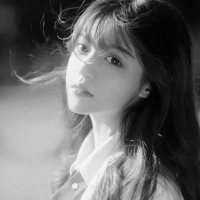 头像治愈系女生森系黑白唯美图片