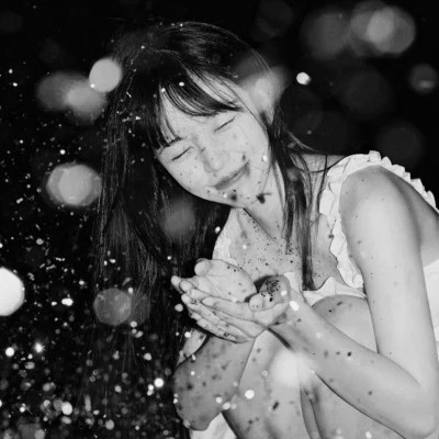头像治愈系女生森系黑白唯美图片