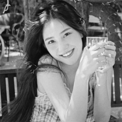 头像治愈系女生森系黑白唯美图片