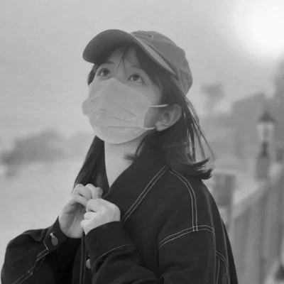 头像治愈系女生森系黑白唯美图片