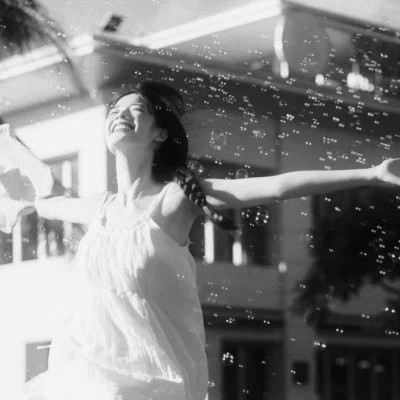 头像治愈系女生森系黑白唯美图片