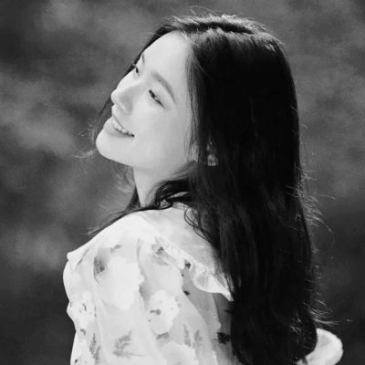 头像治愈系女生森系黑白唯美图片