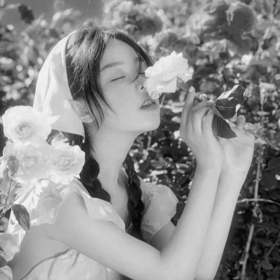 头像治愈系女生森系黑白唯美图片