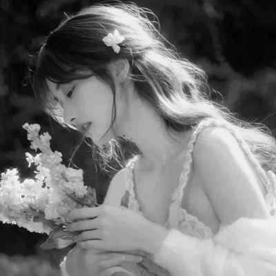 头像治愈系女生森系黑白唯美图片