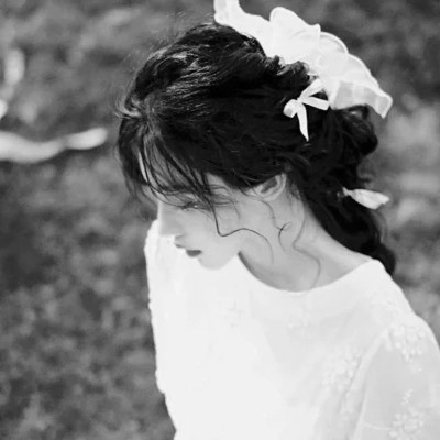 头像治愈系女生森系黑白唯美图片