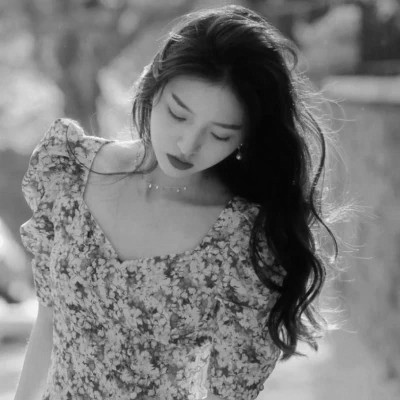 头像治愈系女生森系黑白唯美图片