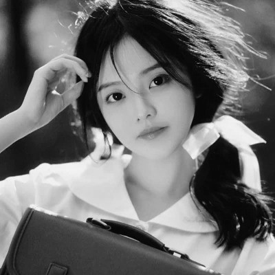 头像治愈系女生森系黑白唯美图片
