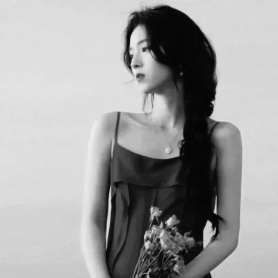 头像治愈系女生森系黑白唯美图片