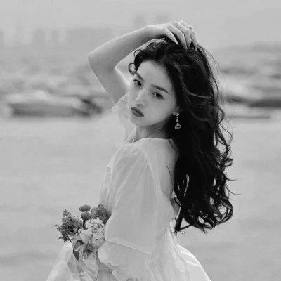 头像治愈系女生森系黑白唯美图片