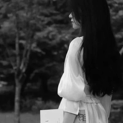 头像治愈系女生森系黑白唯美图片
