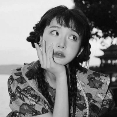 头像治愈系女生森系黑白唯美图片