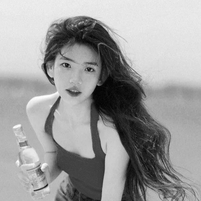 头像治愈系女生森系黑白唯美图片