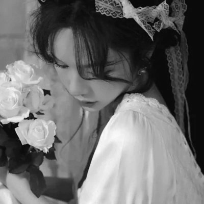 头像治愈系女生森系黑白唯美图片