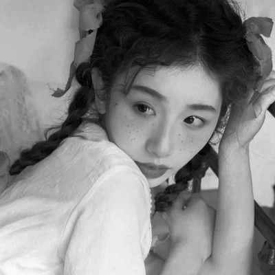 头像治愈系女生森系黑白唯美图片