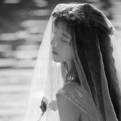 头像治愈系女生森系黑白唯美图片