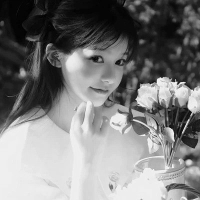 头像治愈系女生森系黑白唯美图片