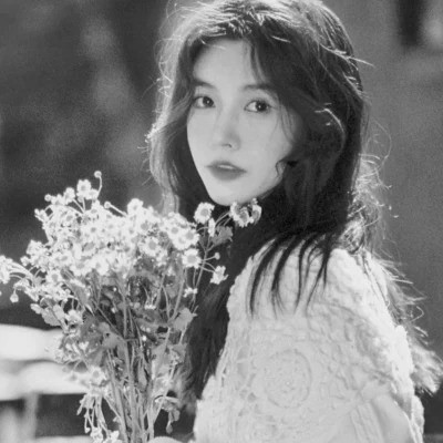 头像治愈系女生森系黑白唯美图片