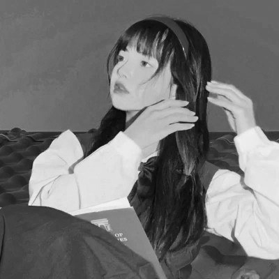 头像治愈系女生森系黑白唯美图片