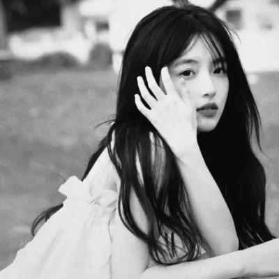 头像治愈系女生森系黑白唯美图片