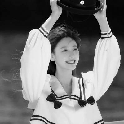 头像治愈系女生森系黑白唯美图片